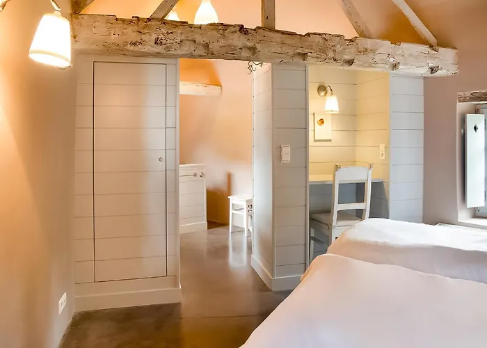 Дом отдыха Getaway With Sauna In Falaen